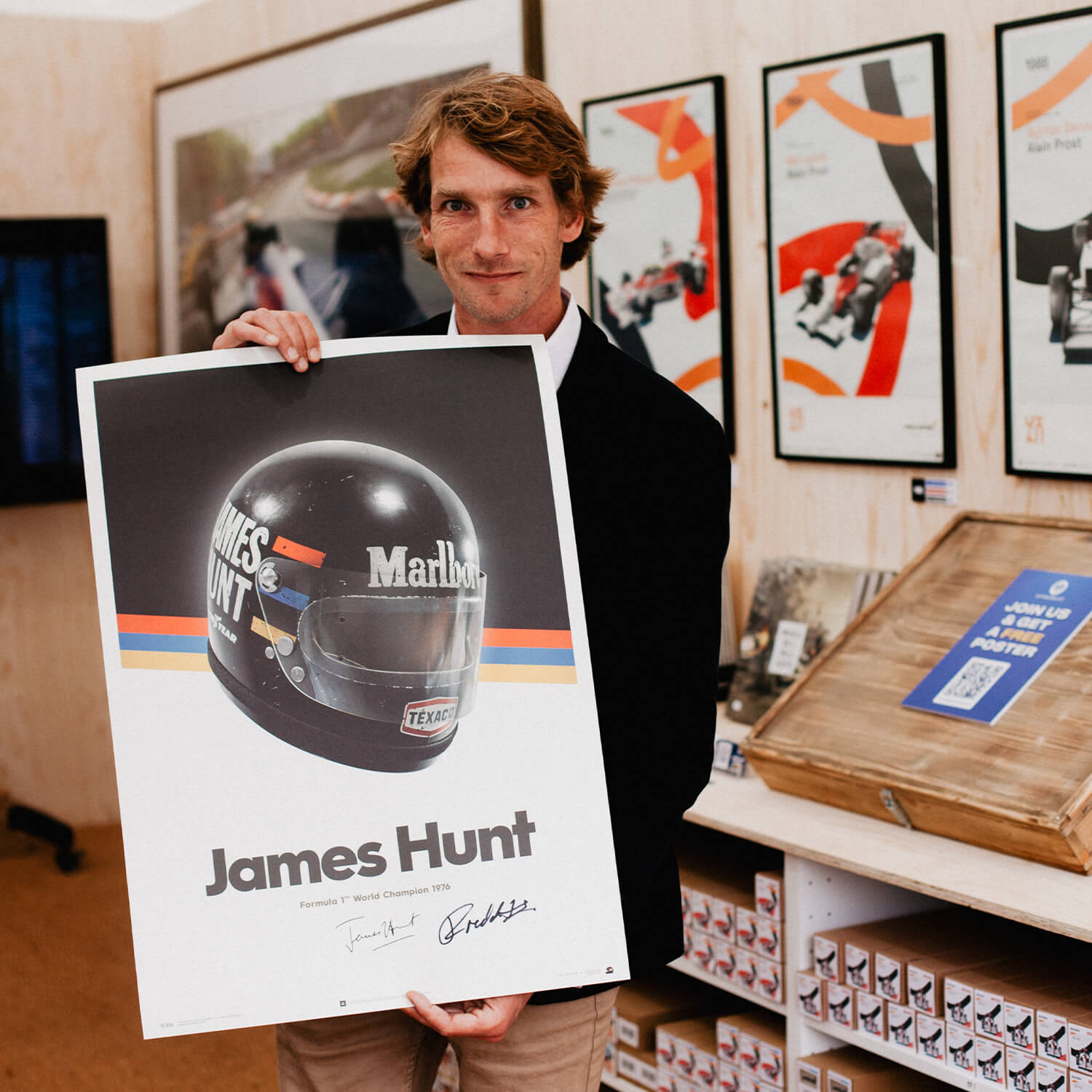 Signed by Freddie Hunt | 1976 James Hunt Helmet | James Hunt Poster